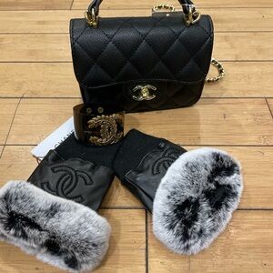 Black Gloves sizeSmall/Medium